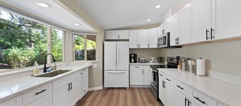 Stylish & Spacious Retreat in Downtown Bellevue