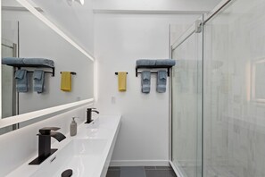 Bathroom - Stylish & Spacious Retreat in Downtown Bellevue (Bellevue)