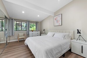 House, 4 Bedrooms, Non Smoking, Courtyard Area | 4 bedrooms, free WiFi - Stylish & Spacious Retreat in Downtown Bellevue (Bellevue)