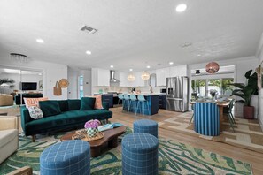 TV, tavolo da ping pong