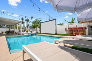 Et oppvarmet basseng