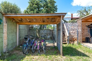 المنطقة المحيطة بالمنشأة