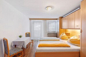 2 bedrooms, free WiFi, bed sheets