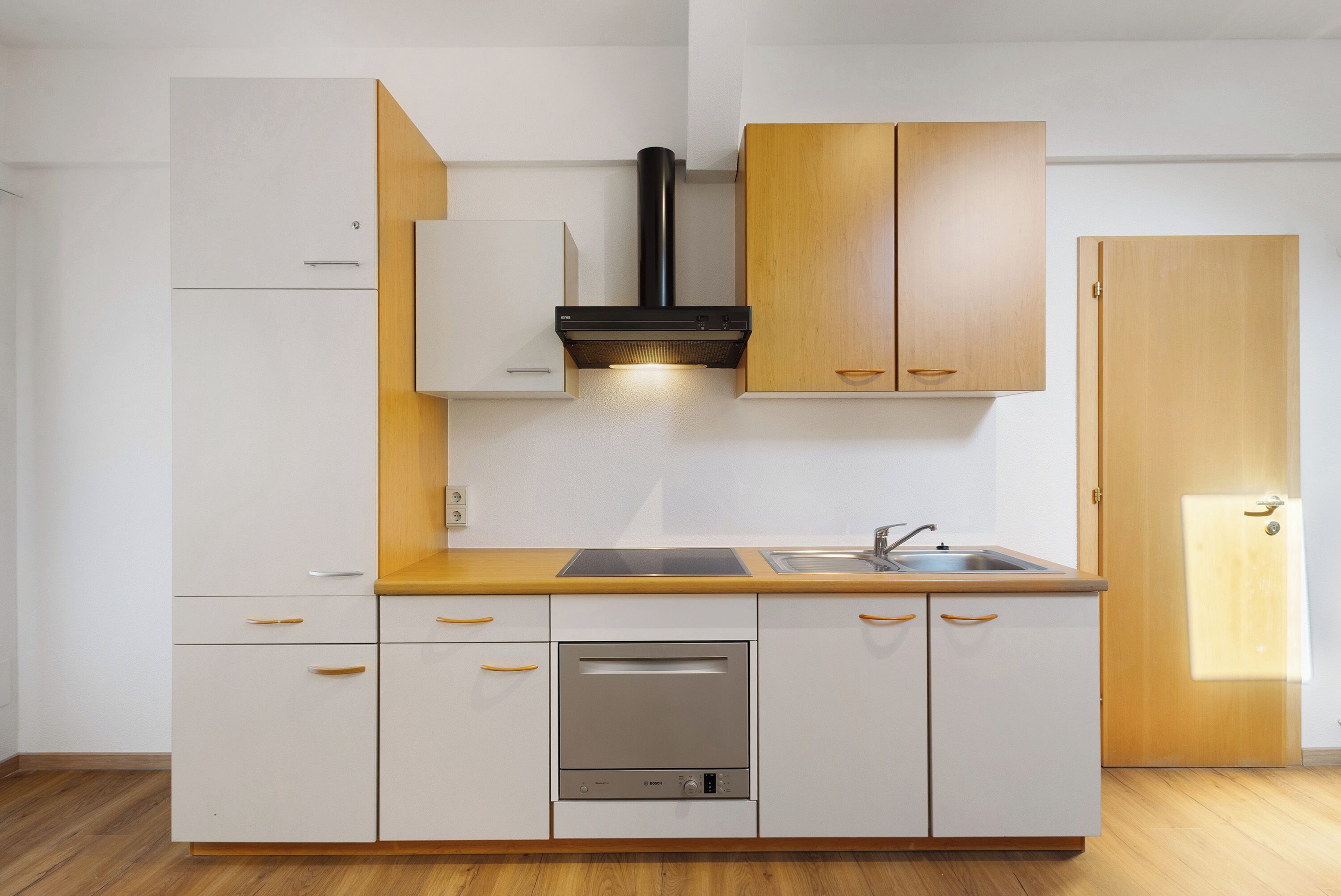 Réfrigérateur, surface de cuisson, cafetière-théière