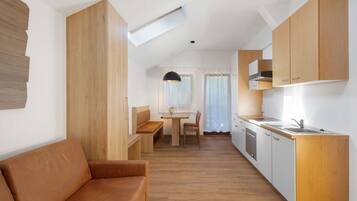 Fernseher, Tischtennisplatte