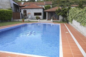Pool - Holiday Home 'Casa Do Lagar' with Mountain View, Wi-Fi and Air Conditioning (Agilde)