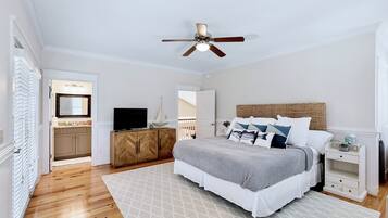 7 bedrooms, desk, iron/ironing board, travel cot
