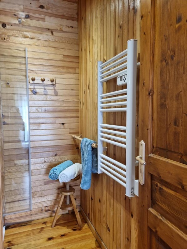 Sauna - Guestroom Vésoles with Shared Terrace, Wi-Fi and Air Conditioning (La Salvetat)