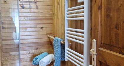 Guestroom Vésoles with Shared Terrace, Wi-Fi and Air Conditioning