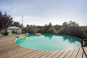 A heated pool - Holiday Home 'Casa 1' with Shared Pool, Wi-Fi and Air Conditioning (Vale da Pedra)