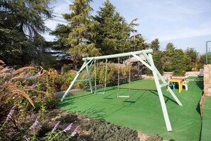 Children’s area - Holiday Home 'Casa 1' with Shared Pool, Wi-Fi and Air Conditioning (Vale da Pedra)