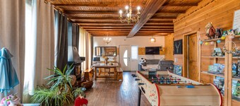 Bed and breakfast 'Les Tables Aux Vaches_ Raviège' with Shared Terrace, Wi-Fi and Air Conditioning