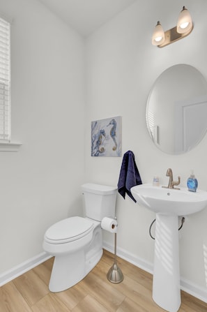 Shower, hair dryer, towels, toilet paper - Spring Sales! 15 min to Downtown-Large home, 5 min to Park Circle-Pet Friendly (North Charleston)