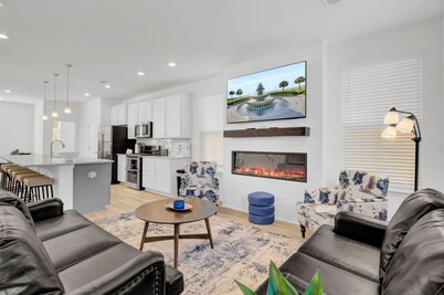 Spring Sales! Large and Modern Home, 5 min to Park Circle, Pet Friendly