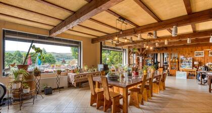 Apartment 'Les Tables Aux Vaches-Chambre Agout' with Private Terrace, Private Garden and Wi-Fi