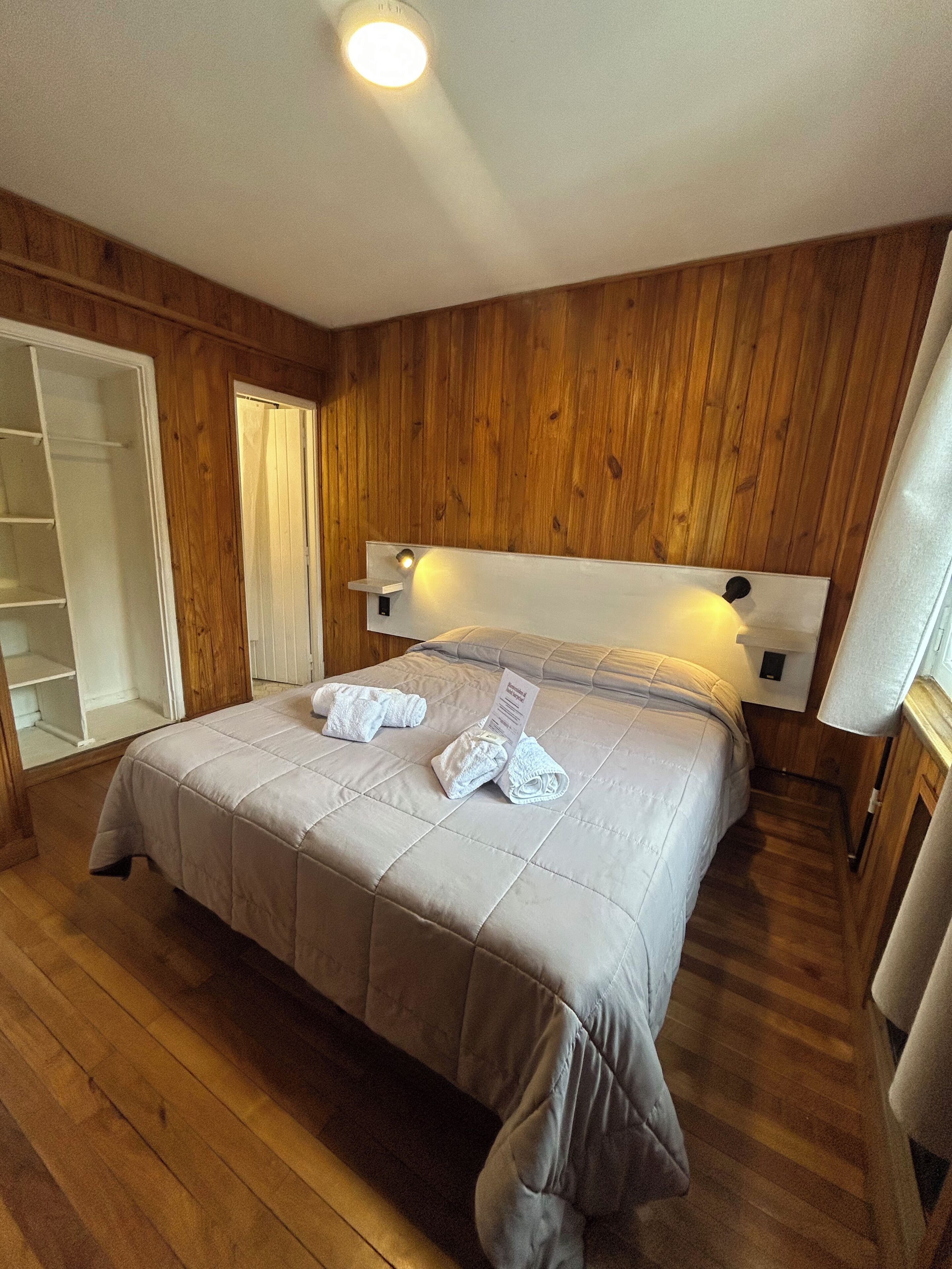 Standard dubbelrum - 1 queensize-säng | Gratis wi-fi