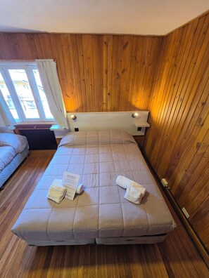 Habitación triple estándar | Wifi gratis y ropa de cama