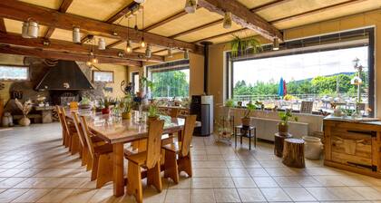 Chambre d'hÎtes 'Saints-Peyres' avec terrasse partagée, Wi-Fi