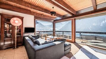 Televisión, videojuegos, reproductor de DVD, estéreo