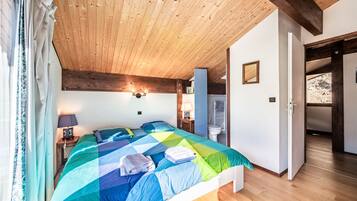 5 bedrooms, iron/ironing board, free WiFi, bed sheets