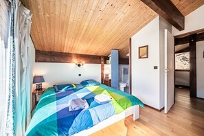 5 bedrooms, iron/ironing board, free WiFi, bed sheets