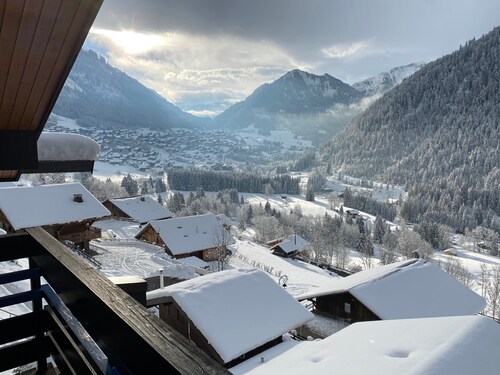 Châlet entier à Châtel - Calme et Spacieux -superbe vue.