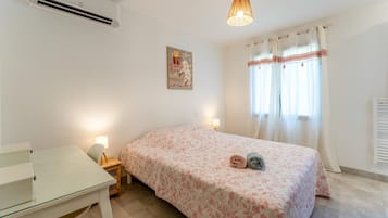 2 室のベッドルーム、アイロン / アイロン台、WiFi (無料)