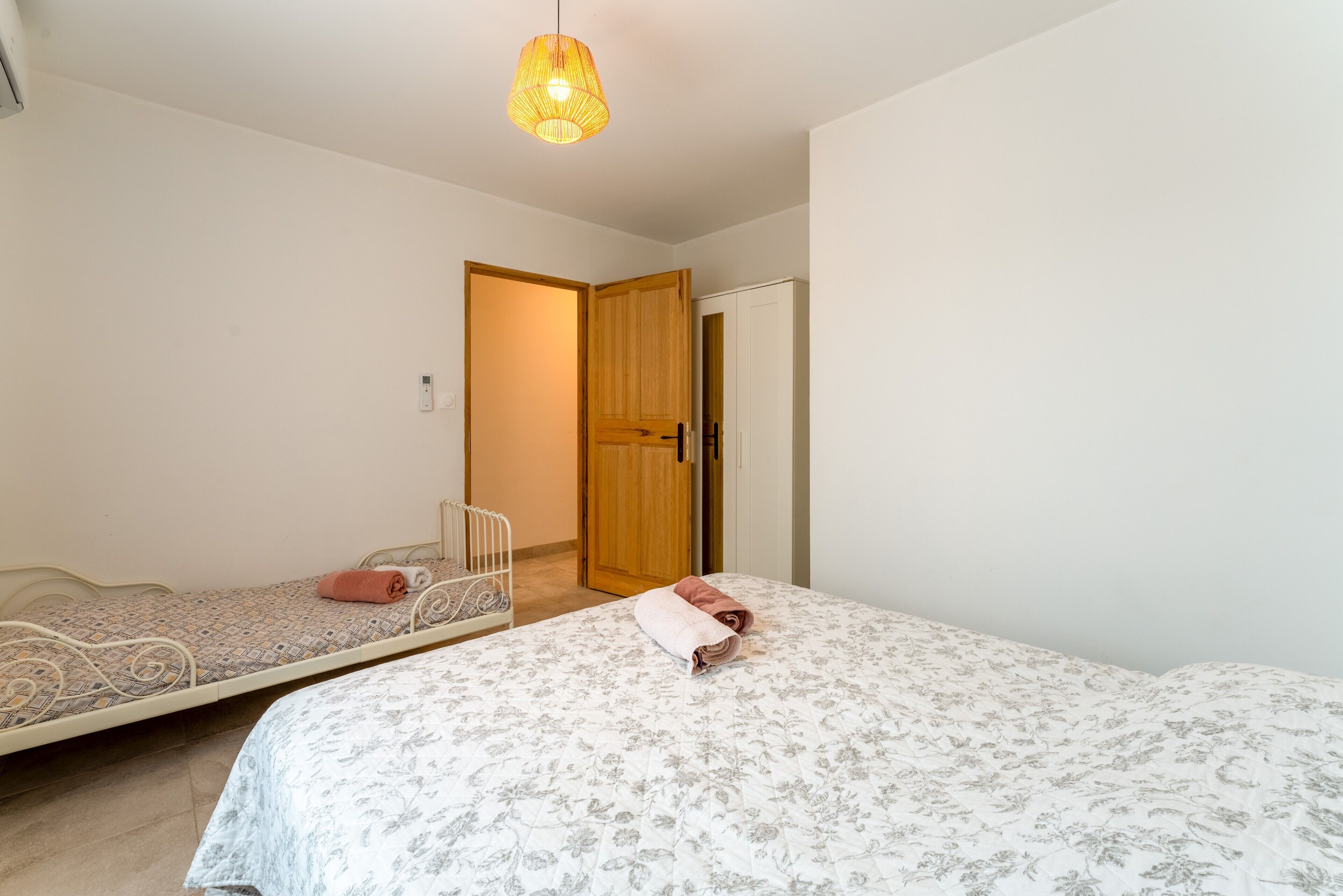 2 bedrooms, iron/ironing board, free WiFi