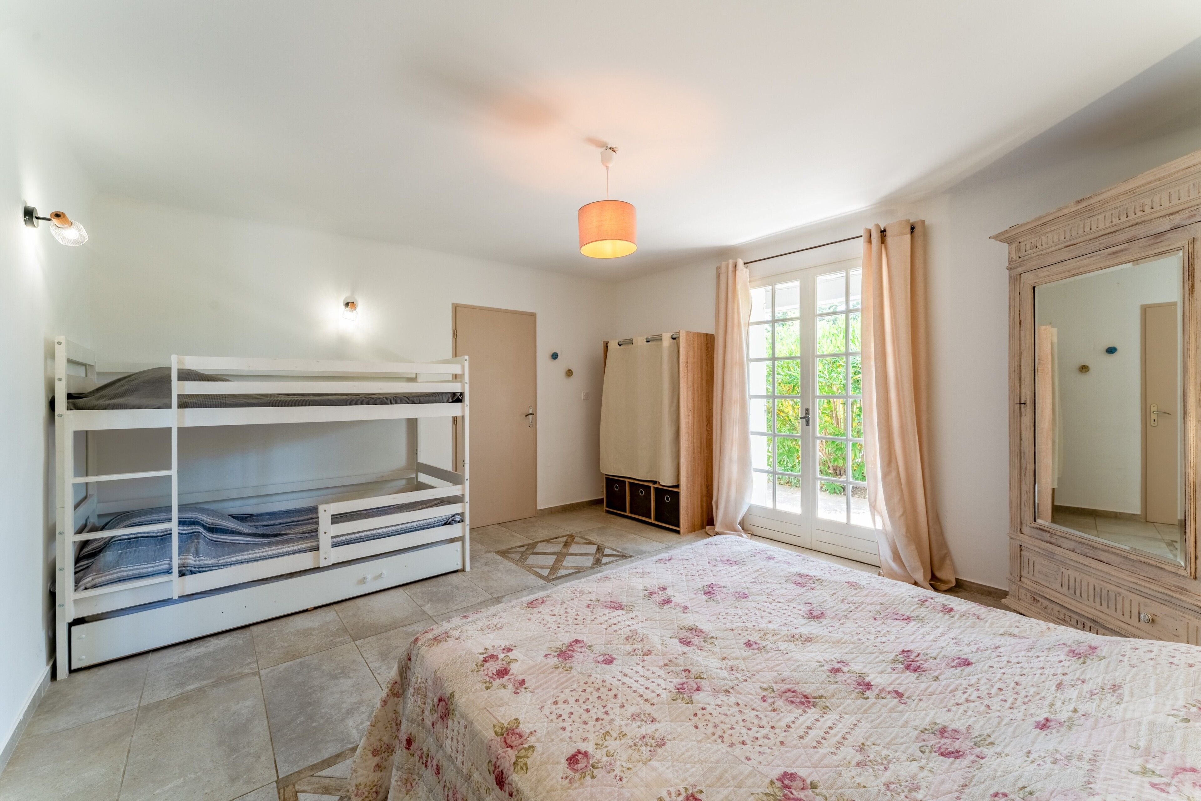 4 chambres, fer et planche à repasser, Wi-Fi gratuit