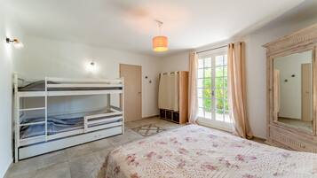 4 chambres, fer et planche Ă repasser, Wi-Fi gratuit