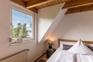 2 bedrooms, free WiFi, bed sheets - Apartment 2 in Haus Böhler on the island of Reichenau with Lake View, Terrace and Garden (Reichenau)
