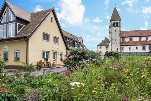 Apartment 2 in Haus Böhler on the island of Reichenau with Lake View, Terrace and Garden