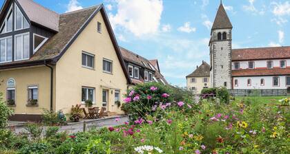 Apartment 2 in Haus Böhler on the island of Reichenau with Lake View, Terrace and Garden