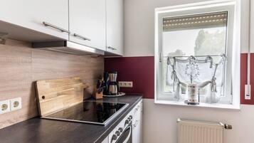 Kühlschrank, Ofen, Herdplatte, Geschirrspüler