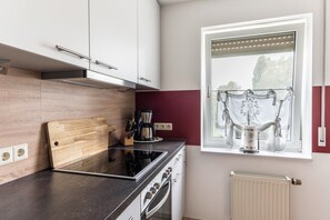 Kylskåp, ugn, spishäll och diskmaskin