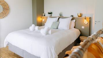 6 bedrooms, iron/ironing board, free WiFi, bed sheets