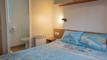 3 bedrooms, bed sheets