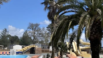 Piscina coperta, una piscina riscaldata