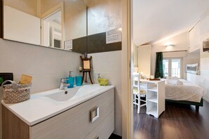 3 habitaciones, tabla de planchar con plancha y wifi gratis 