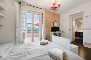 3 chambres, fer et planche à repasser, Wi-Fi gratuit, draps fournis