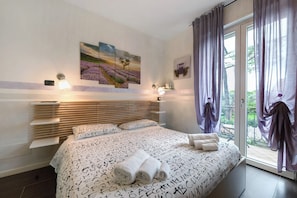 3 makuuhuonetta, silitysrauta/-lauta, ilmainen Wi-Fi, vuodevaatteet