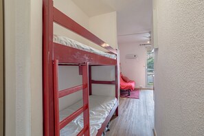 1 camera, ferro/asse da stiro, Wi-Fi gratuito, lenzuola