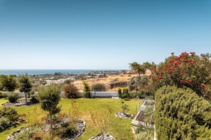 Property grounds - Holiday Home 'Kalliope' with Sea View, Wi-Fi and Air Conditioning (Gennadi - Rhodos - Dodekanese)