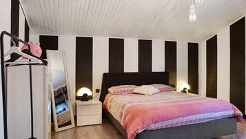 1 quarto, Wi-Fi de cortesia, roupa de cama