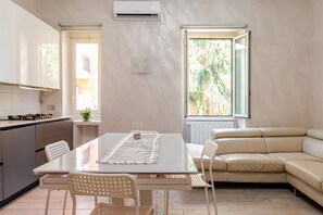 Interior - Apartment 'Amars House' with Balcony, Wi-Fi and Air Conditioning (Roma)
