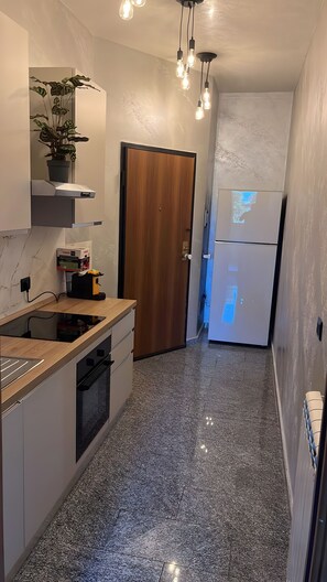 Réfrigérateur, four, plaque de cuisson, lave-vaisselle