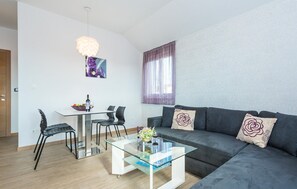 Smart TV - Nice apartment in Rogoznica with sauna (Rogoznica)