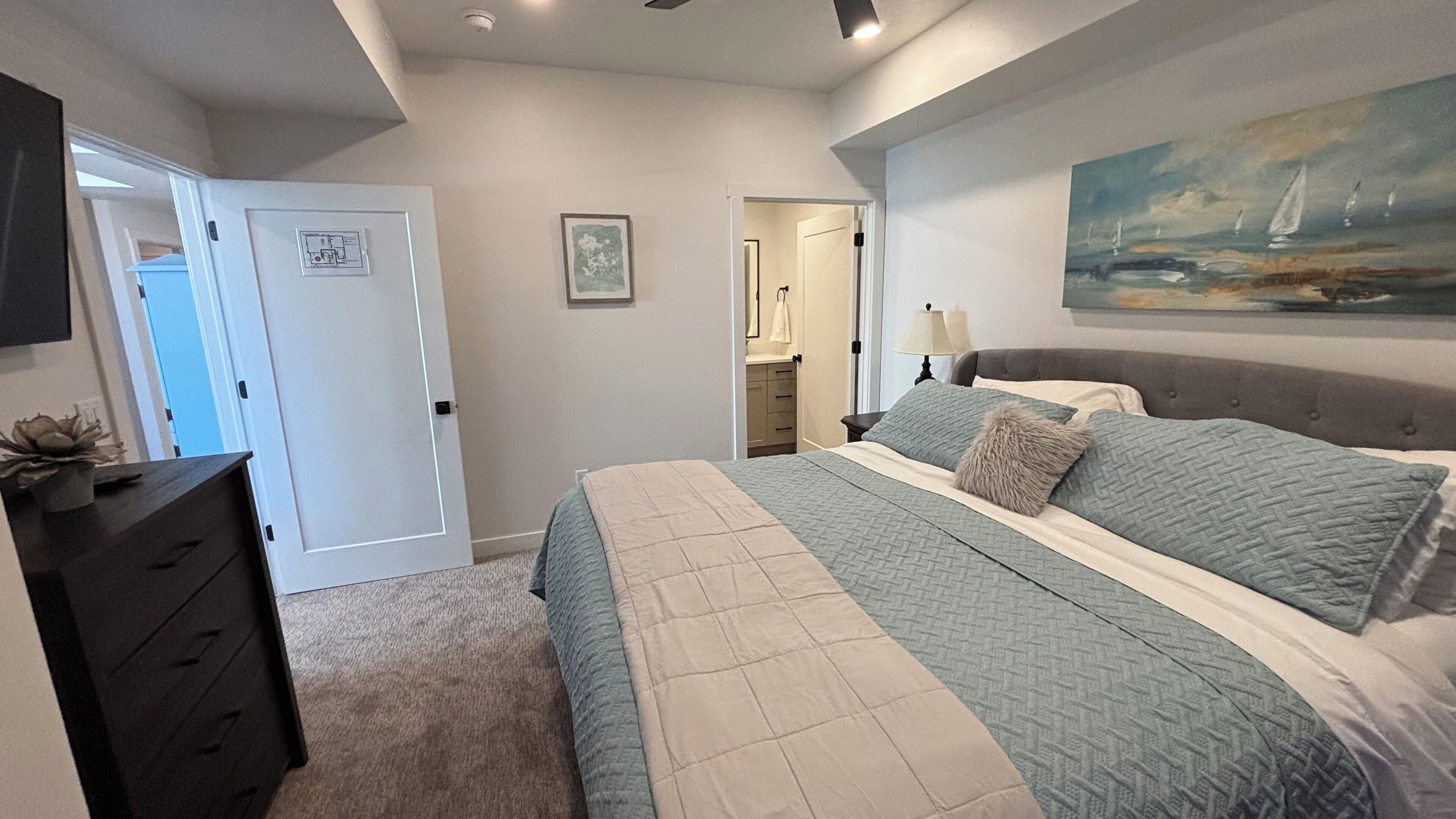 2 bedrooms, iron/ironing board, travel crib, WiFi (free)