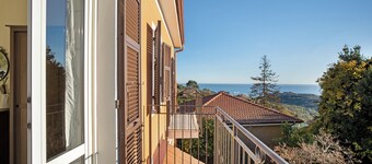 Holiday Home 'Ca' Del Sole' with Sea View, Private Garden and Wi-Fi