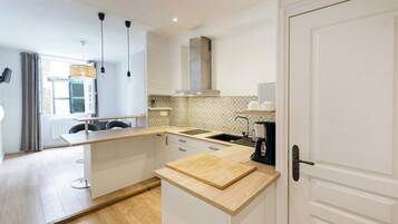 Microwave, oven, stovetop, coffee/tea maker